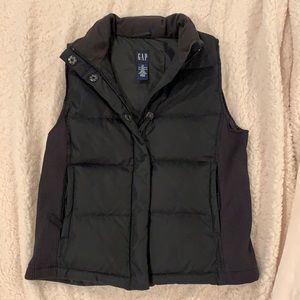Gap black puffer vest, size XS